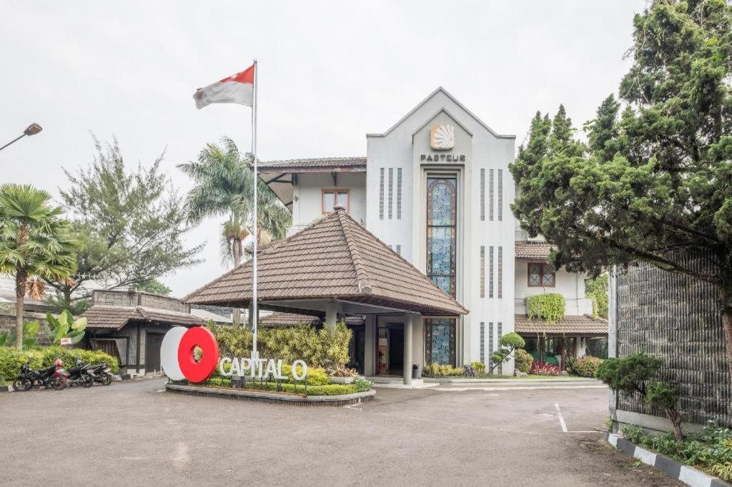 Capital O 874 Hotel Nyland Pasteur Bandung Extérieur photo